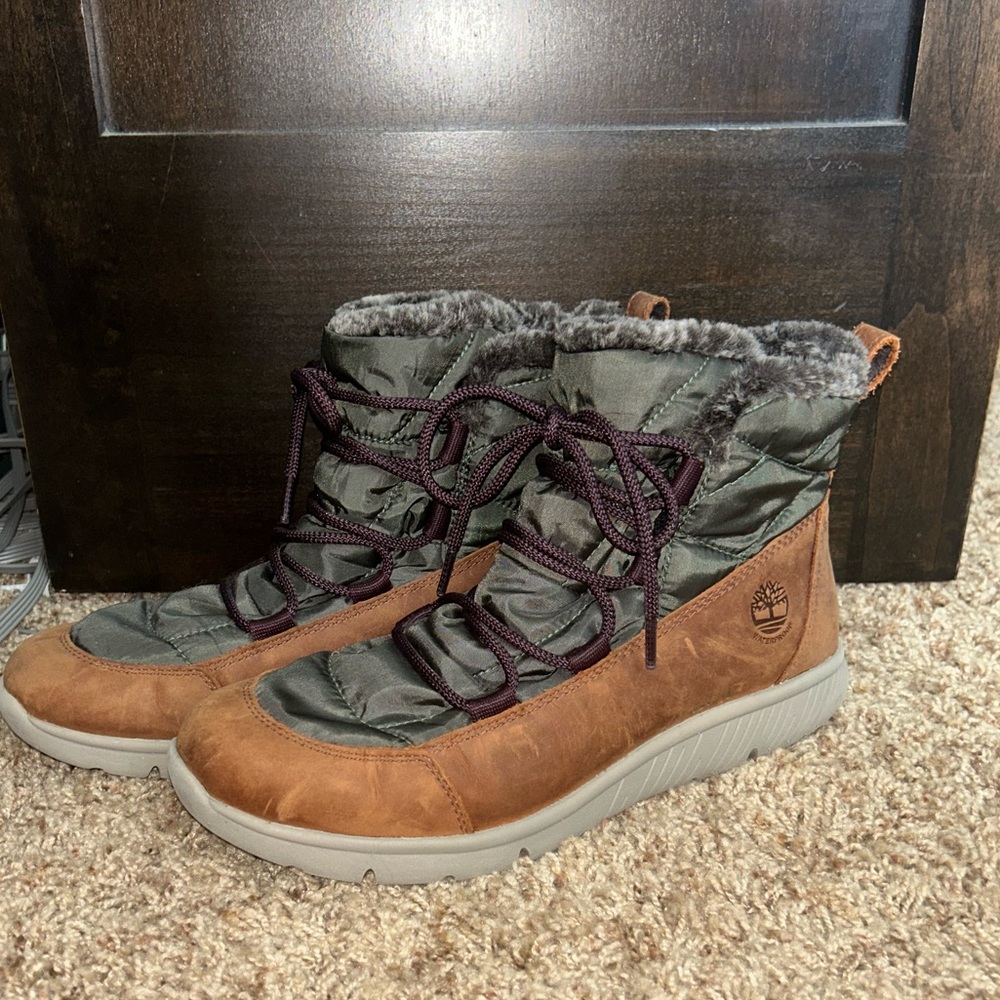 In new condition sorel boots